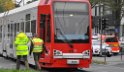 Person unter KVB Bahn Koeln Lindenthal Aachenerstr Universitaetstr P09